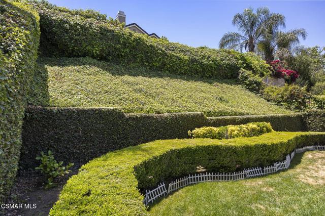 11928 Bubbling Brook Street, Moorpark CA: https://media.crmls.org/mediaz/2fcfa816-1a3e-4a93-92bd-c379bf725f0f.jpg