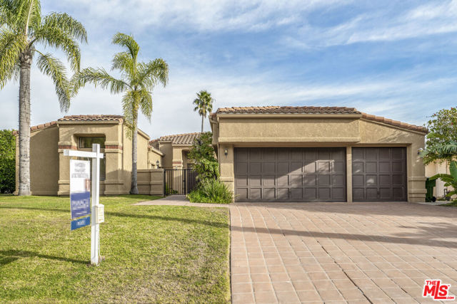 3516 Malibu Country Drive, Malibu CA: https://media.crmls.org/mediaz/2fcfcbc5-f128-4959-ac7f-673729d8a2b1.jpg