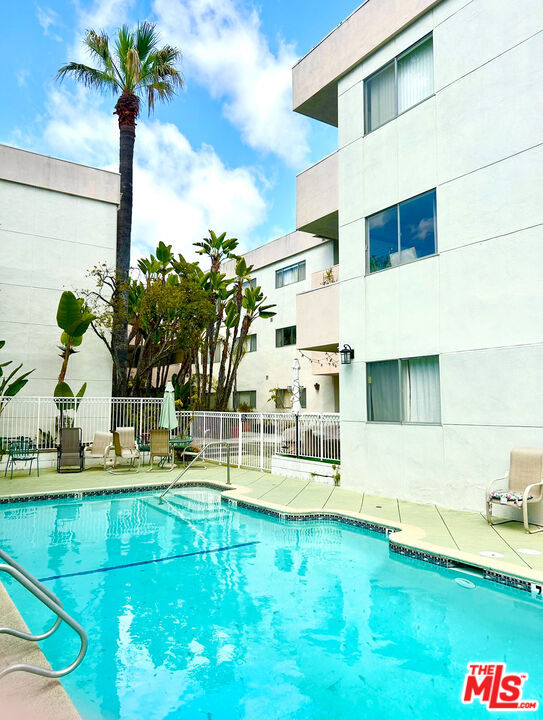 1440 Reeves Street, Los Angeles CA: https://media.crmls.org/mediaz/2fd0860c-416d-4ccd-87b7-4c33ee71211c.jpg