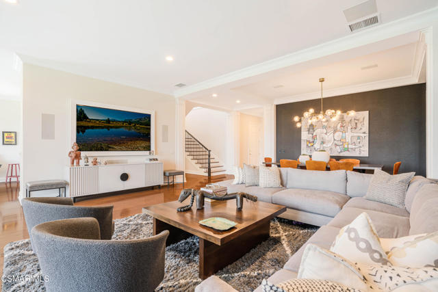 2366 Heatherbank Court, Lake Sherwood CA: https://media.crmls.org/mediaz/2fd0a4e7-b619-43b0-8b51-0c1a402c5c72.jpg