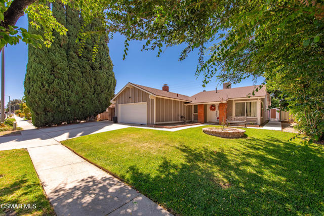 3268 Hilldale Avenue, Simi Valley CA: https://media.crmls.org/mediaz/2fd10b8a-b901-4a98-80e3-ff36b70a1899.jpg