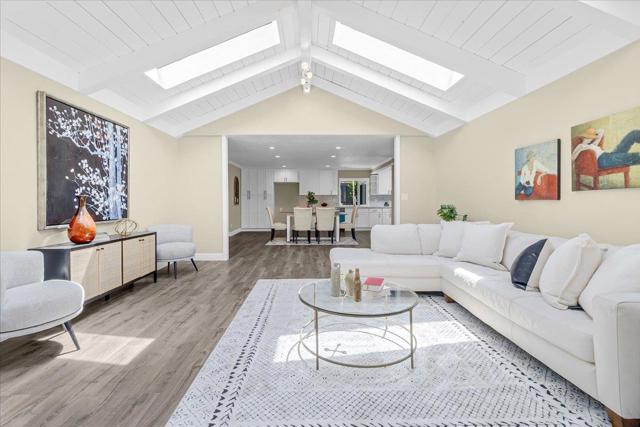 31 La Mirada Court, Salinas CA: https://media.crmls.org/mediaz/2fd17e38-f62d-4583-89d1-73bb432b27b5.jpg