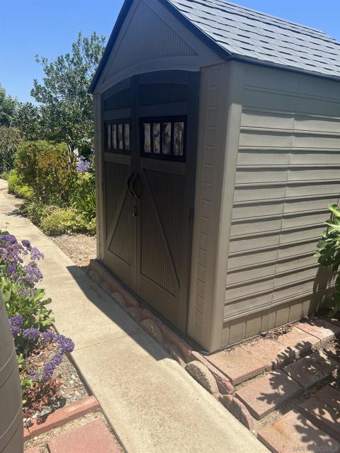 16495 Roca Dr, San Diego CA: https://media.crmls.org/mediaz/2fd18a64-8f4b-4fab-9406-a3766d0064ca.jpg