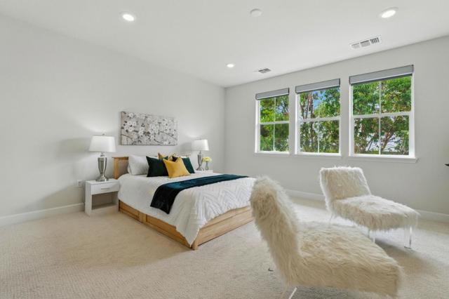 577 Hollow Falls, Fremont CA: https://media.crmls.org/mediaz/2fd2c94b-18cd-4271-9351-55d86fa6cd1c.jpg