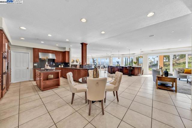 48912 Crown Ridge Cmn, Fremont CA: https://media.crmls.org/mediaz/2fd32329-44a7-4f4e-b409-86c786a23993.jpg