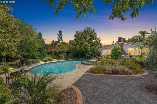 149 Rock Oak Court, Walnut Creek CA: https://media.crmls.org/mediaz/2fd34981-845c-4a37-8f82-e73f9d59fb4c.jpg