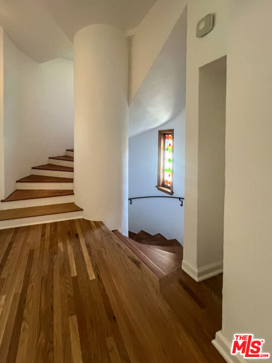 3105 Ledgewood Drive, Los Angeles CA: https://media.crmls.org/mediaz/2fd367e0-1a32-4f1f-b8d9-616ae3c965e0.jpg