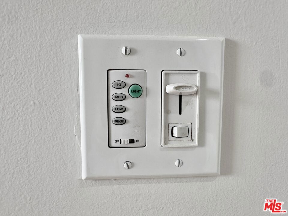 https://media.crmls.org/mediaz/2fd39617-8625-40c5-8a88-ab995be45419.jpg?preset=X-Large