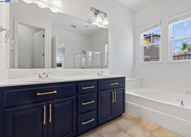 2453 Forino Dr, Dublin CA: https://media.crmls.org/mediaz/2fd47ade-f54b-4509-bf67-98e1ae60658d.jpg