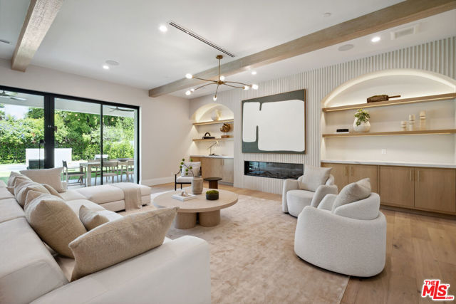 5036 Woodley Avenue, Encino CA: https://media.crmls.org/mediaz/2fd4c775-13a7-4f73-bb04-810a4bc4d2ef.jpg