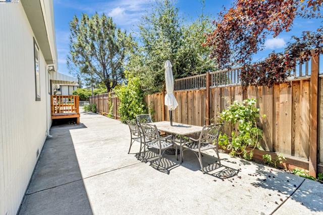 2940 Somerset Ave, Castro Valley CA: https://media.crmls.org/mediaz/2fd4d205-f056-4eb8-9d12-672ddc0cef72.jpg