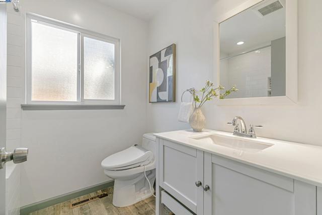 5324 Selma Ave, Fremont CA: https://media.crmls.org/mediaz/2fd4e3d9-e5a2-4ec1-a412-752c37c18b06.jpg