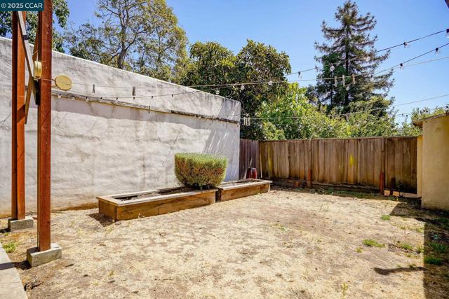 2006 Parker St, Berkeley CA: https://media.crmls.org/mediaz/2fd595e7-127c-47d6-abfc-db8e12acb397.jpg