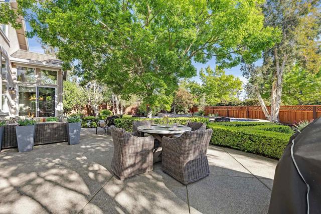 259 Alden Ln, Livermore CA: https://media.crmls.org/mediaz/2fd5f373-5773-4f59-9aa1-973057b66b8f.jpg