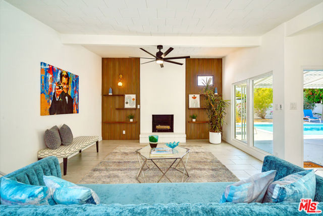 547 N Farrell Drive, Palm Springs CA: https://media.crmls.org/mediaz/2fd6c22a-988d-45f2-9e3b-5f1bcc45690d.jpg
