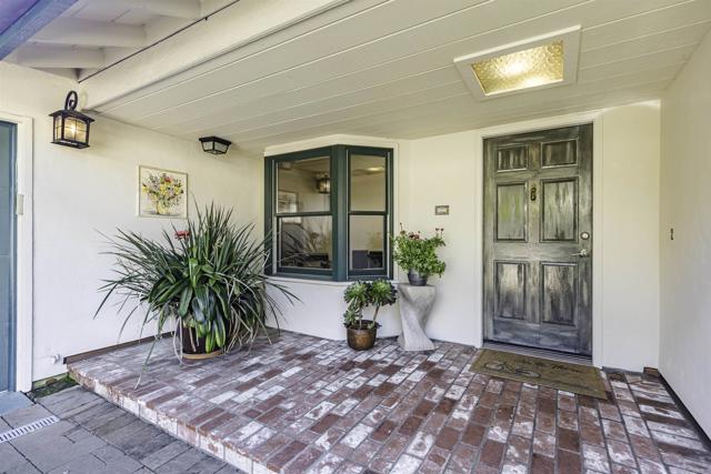 Detail Gallery Image 4 of 38 For 3540 Oak Pl, Carmel,  CA 93923 - 4 Beds | 3 Baths