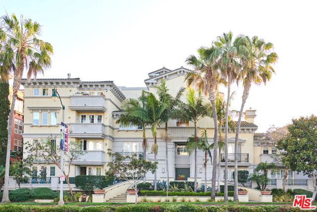 7101 Playa Vista Drive, Playa Vista CA: https://media.crmls.org/mediaz/2fd73ad8-c1cb-4c7d-99dd-296e4b86eb82.jpg