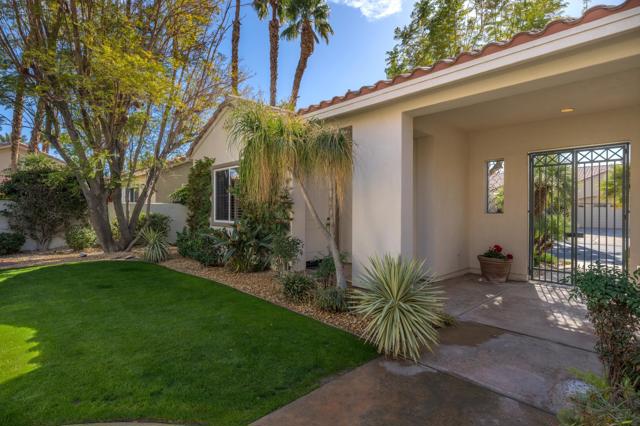 81100 Legends Way, La Quinta CA: https://media.crmls.org/mediaz/2fd73d51-27fb-4234-bc9f-fb7aeac4fc0f.jpg