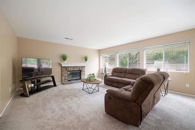 314 La Soledad Way, Oceanside CA: https://media.crmls.org/mediaz/2fd74d73-0188-421c-b944-3558784dcc5d.jpg