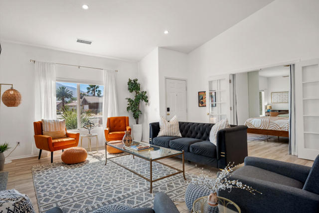 2312 Shannon Way, Palm Springs CA: https://media.crmls.org/mediaz/2fd8bbae-ed8f-4729-a8f1-559a6fc92dd6.jpg