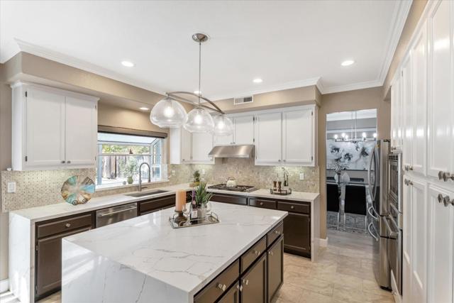 5213 Silvercrest Ridge Court, San Jose CA: https://media.crmls.org/mediaz/2fd9045d-ca33-4aff-9868-c600e4c4251e.jpg
