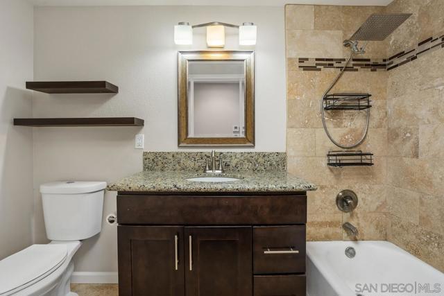 1561 Oak Hill Dr, Escondido CA: https://media.crmls.org/mediaz/2fd93f2d-a780-424c-8b47-d48ec3ce7a57.jpg