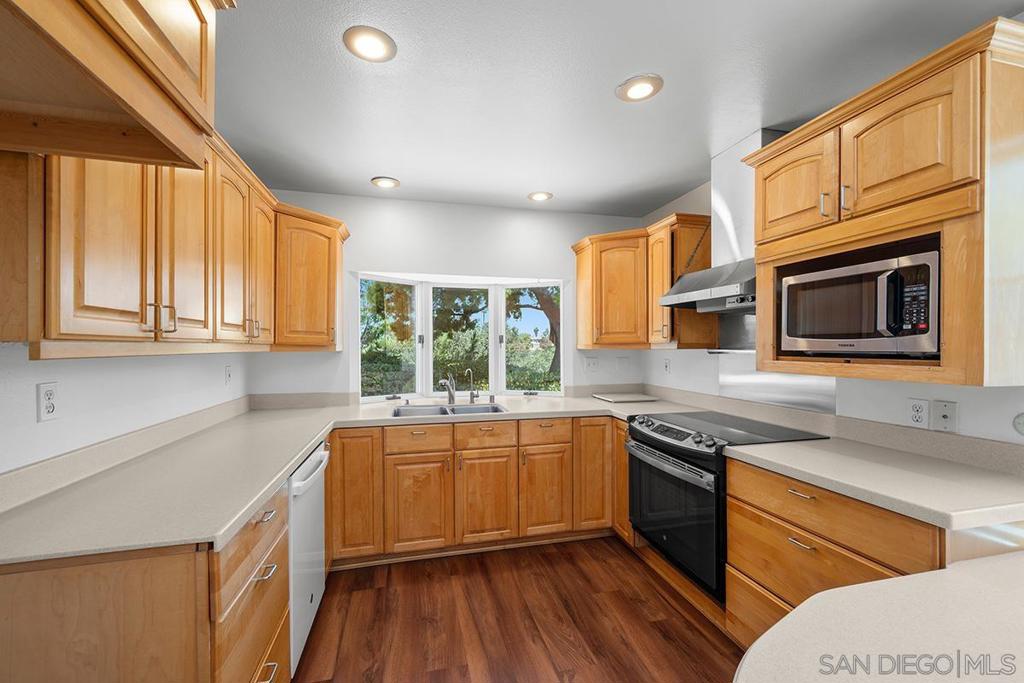 4452 Camrose Avenue - photo 9