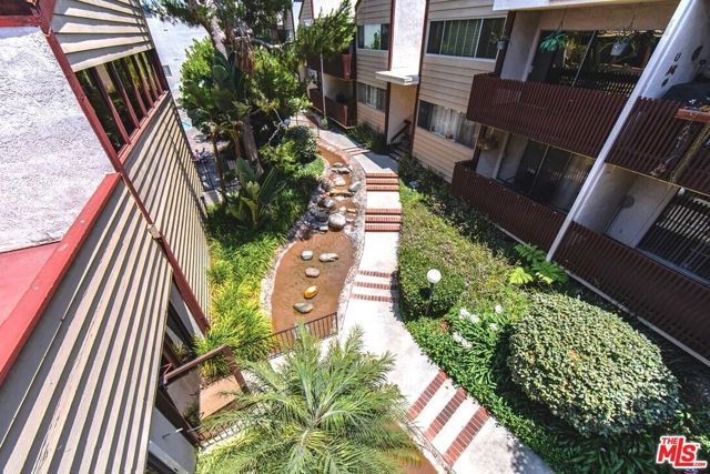6000 CANTERBURY Drive, Culver City CA: https://media.crmls.org/mediaz/2fd96a74-44d0-43e5-97f8-61c3db5149f1.jpg