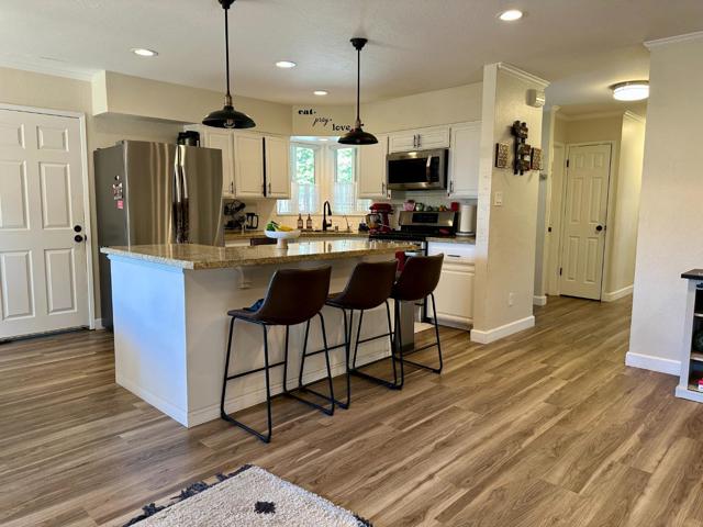 135 Green Hill Way, Los Gatos CA: https://media.crmls.org/mediaz/2fd980cf-47f8-4fde-a0fb-d9fecc53ee8a.jpg