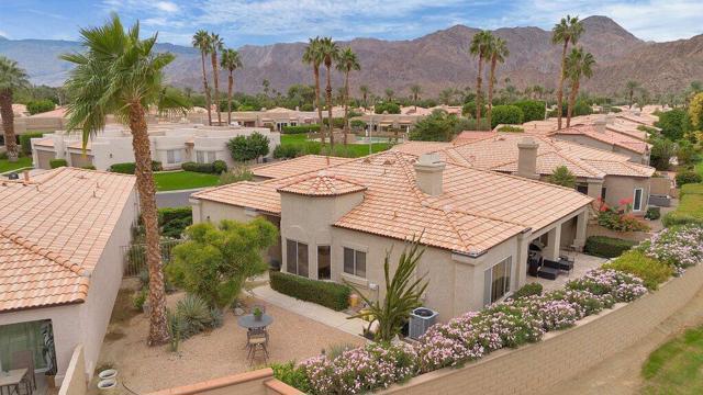 48135 Vista Cielo, La Quinta CA: https://media.crmls.org/mediaz/2fd9980f-be62-4dd8-8bf6-e74739897925.jpg