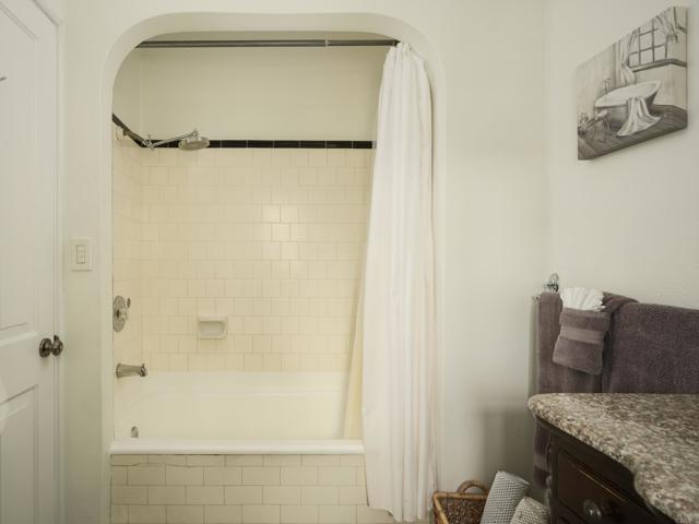 Detail Gallery Image 15 of 50 For 1303 15 Cave St, La Jolla,  CA 92037 - 8 Beds | 5 Baths