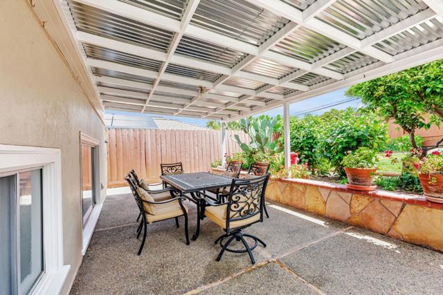 417 36th Avenue, San Mateo CA: https://media.crmls.org/mediaz/2fd9b098-c986-4167-bc3e-ec6e43c1c47c.jpg