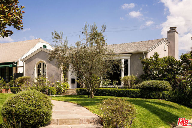 162 S Lucerne Boulevard, Los Angeles CA: https://media.crmls.org/mediaz/2fd9d446-3fce-4e13-bf09-4b3d687fd399.jpg