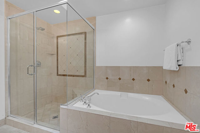 143 N Arnaz Drive, Beverly Hills CA: https://media.crmls.org/mediaz/2fd9fc27-a665-4212-8b4f-4903f6d68c84.jpg