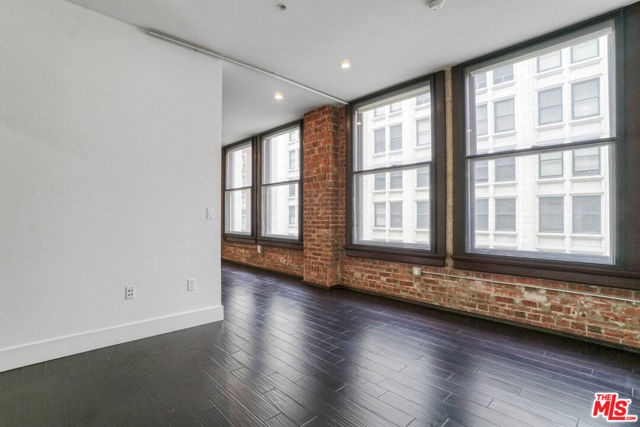 460 S Spring Street, Los Angeles CA: https://media.crmls.org/mediaz/2fda0586-385a-4da3-aa04-93f61f2ecca7.jpg