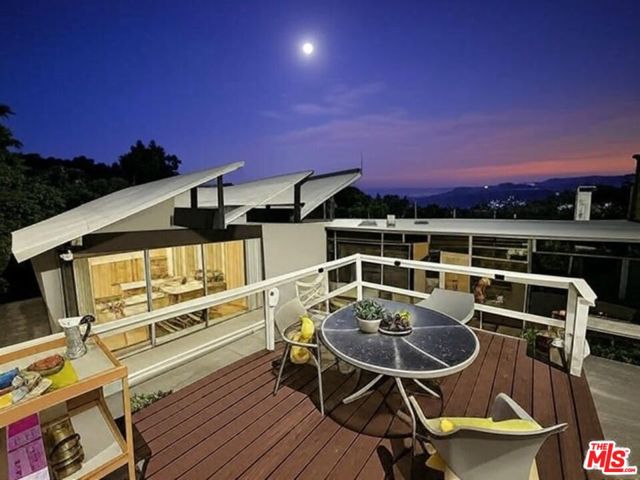 8554 Day Street, Sunland CA: https://media.crmls.org/mediaz/2fda1cdd-56a2-4432-a8a1-365baf12bec5.jpg