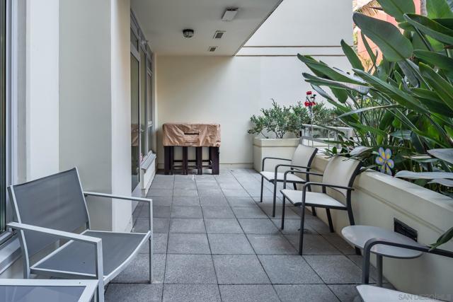 1431 Pacific Hwy, San Diego CA: https://media.crmls.org/mediaz/2fda9d09-99ba-456d-b1c4-70bc1b8d115d.jpg