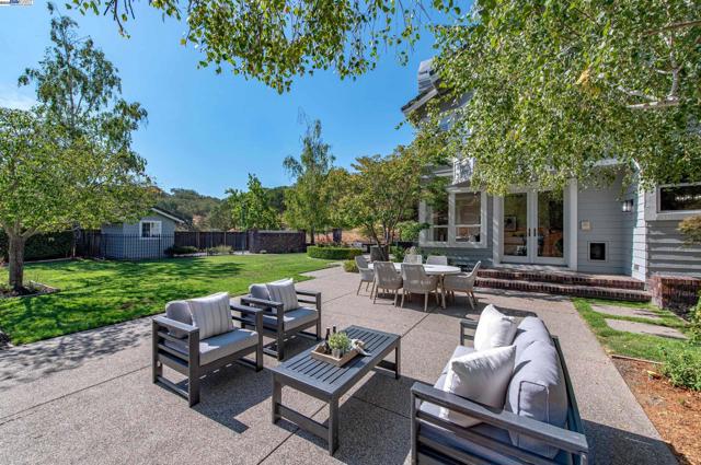 1398 Benedict Ct, Pleasanton CA: https://media.crmls.org/mediaz/2fdaebbb-d8c0-4b83-a57c-651c79493a2e.jpg