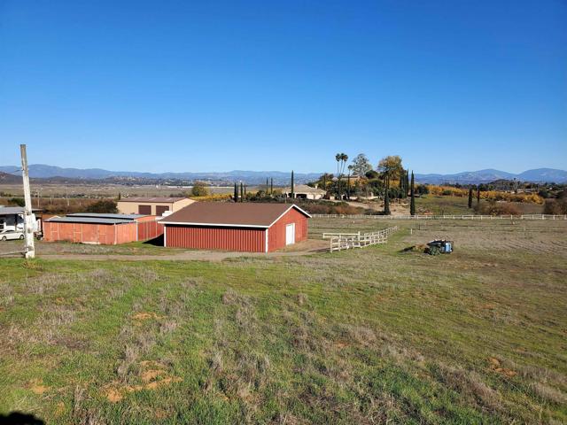 17910 Bluegrass Road, Ramona CA: https://media.crmls.org/mediaz/2fdb13ac-d19c-4095-8700-20aa3b430a0d.jpg