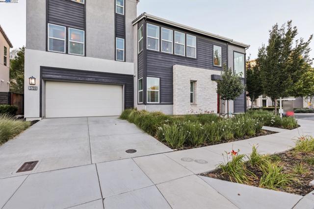 5789 Nugget Way, Dublin CA: https://media.crmls.org/mediaz/2fdb18f4-c94e-4cc0-876c-4754737b3d44.jpg