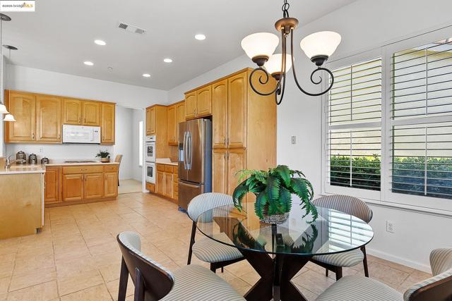 551 Quindell Way, Brentwood CA: https://media.crmls.org/mediaz/2fdb6db8-7d1c-4bf6-911f-b05cd696d33b.jpg