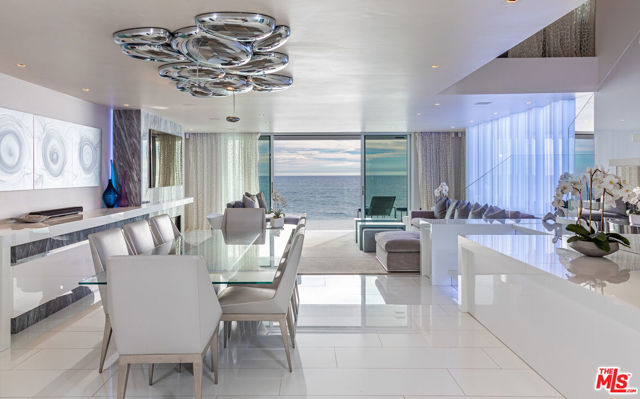 31636 Sea Level Drive, Malibu CA: https://media.crmls.org/mediaz/2fdb9700-80f7-44cb-866e-4b4e5153b37b.jpg