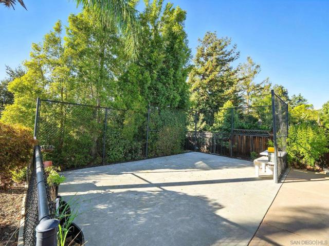 3097 High Meadow Ln, San Jose CA: https://media.crmls.org/mediaz/2fdbc81d-7ef4-4261-bead-ebe78d3e91dd.jpg