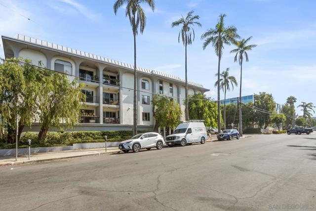 140 Walnut Ave, San Diego CA: https://media.crmls.org/mediaz/2fdca4b9-b110-4642-ace9-e001ed942b53.jpg