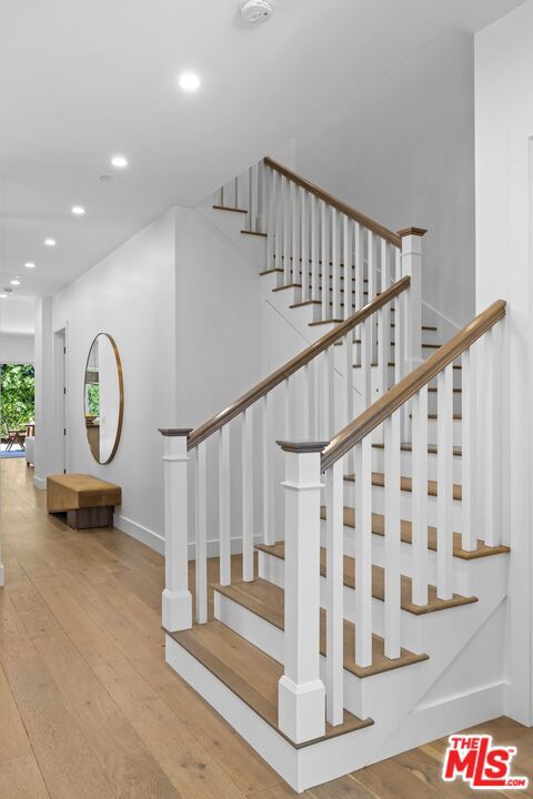 2590 Amherst Avenue, Los Angeles CA: https://media.crmls.org/mediaz/2fdcaebf-b844-476f-9efe-1b8d38d1e293.jpg
