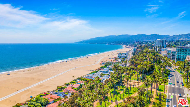 502 San Vicente Boulevard, Santa Monica CA: https://media.crmls.org/mediaz/2fdcaeee-313c-41b5-9b9b-36c911a6a773.jpg