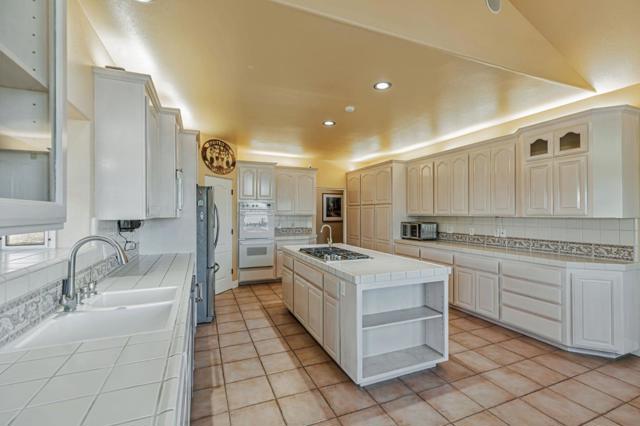 50 Schmidt Court, Hollister CA: https://media.crmls.org/mediaz/2fdce6f1-b9ae-4bea-b15b-5e12f3f2a30d.jpg