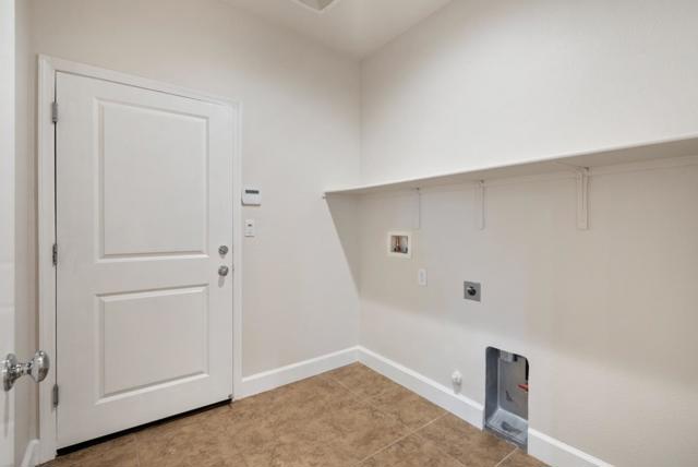 681 Segovia Drive, Hollister CA: https://media.crmls.org/mediaz/2fdd4988-7541-48ec-a6b3-719353c90e72.jpg