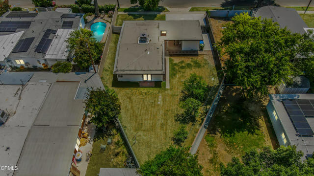7745 Geyser Avenue, Reseda CA: https://media.crmls.org/mediaz/2fdd544b-13b2-49ed-a243-f7fd98677e8e.jpg
