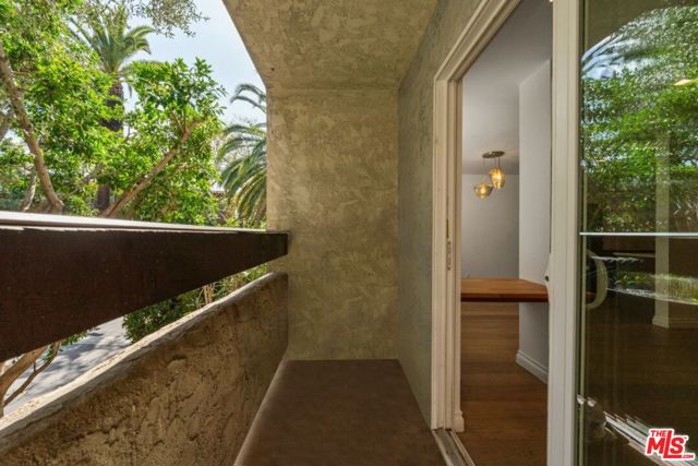 Image 2 of 16 For 530 Barrington Avenue 102